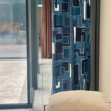Patio Urbano - Oasi Di Vetro E Quiete